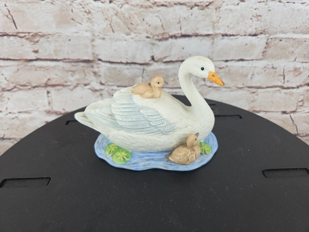 Vintage Home Interiors Homco Swan and Babies Porcelain Figurine # 1467